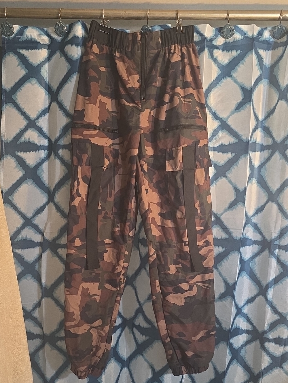 2 Piece Set - Women's Camo Cargo Jogger Pants & Crop Shirt Set
